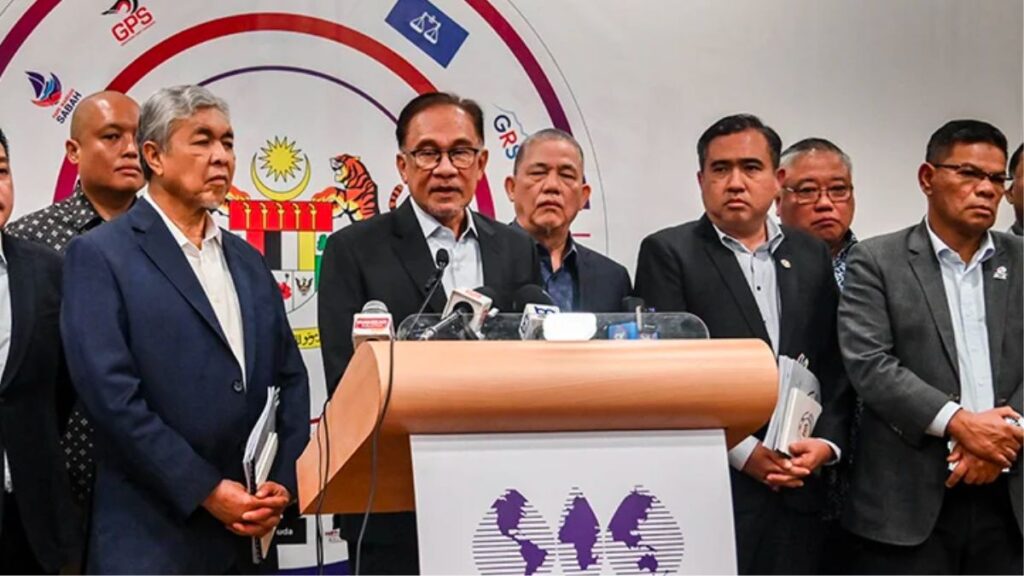 Dap, in Bed with Umno, Has'secret' plans for seizing the Federal government in Putrajaya under its own 'Malay face' — Anwar being temporary — as Prime Minister. - PMO pic