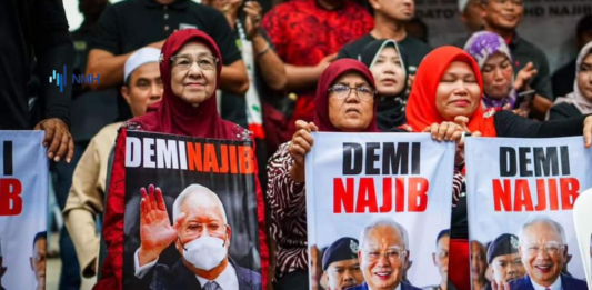 Supporters of Former Pm Najib Razak Held Up Posters at the #deminajib Gathering in Kuala Lumpur Saturday Night - Image Credit: Hasnan Hasni