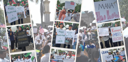 Participants of the Himpunan Pulangkan Najib Held Playcards While Attending the Himpunan Aman Pulangkan Najib Organised by the Umno Youth Movement Malaysia Here Today. - Photos by Writer