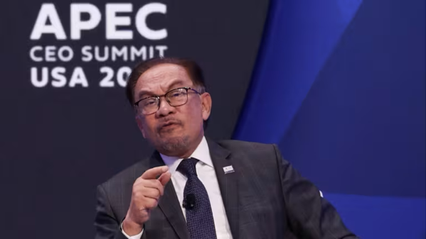 Anwar attends the APEC CEO Summit in San Francisco on Nov. 15. © Reuters