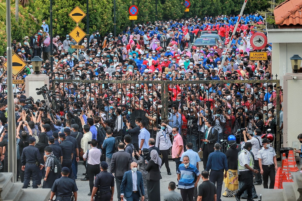 Thousands Marched to the Courthouse in Jalan Duta when Najib Was Due to Hear the Judgement on His Src Case in July 2020 - Yahoo Pic