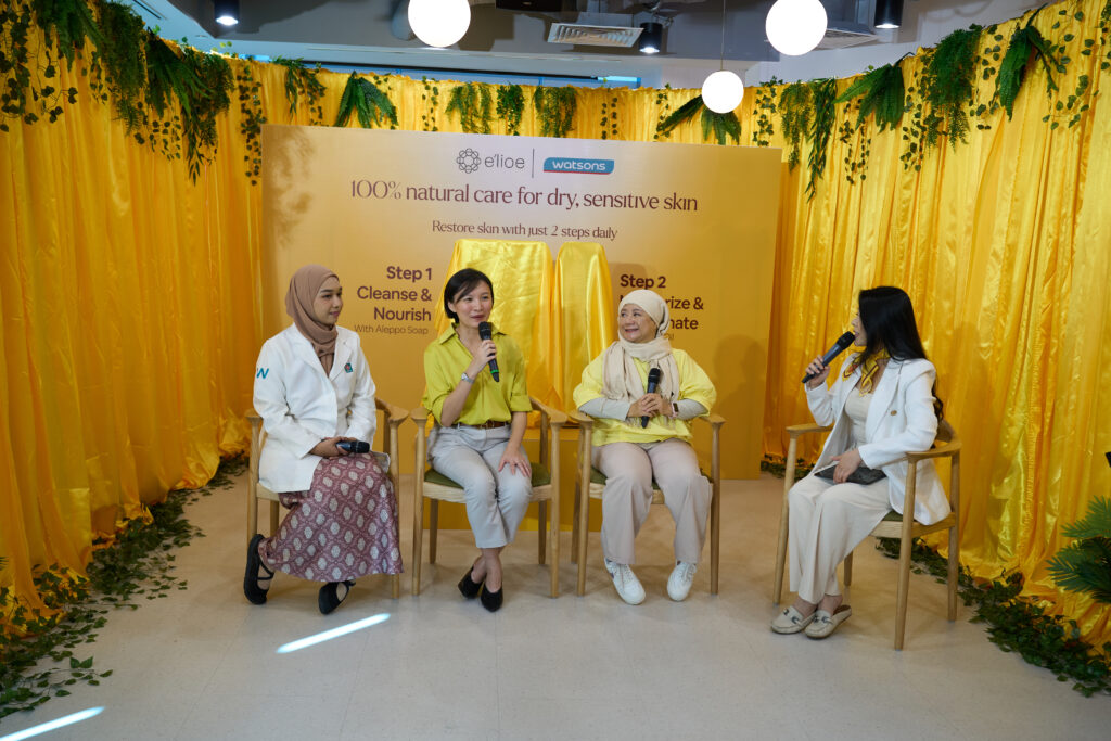 Caryn Loh and Nel Fahro Rozi (second Right) Sharing Their Experiences Using E'lioe products during the launch recently