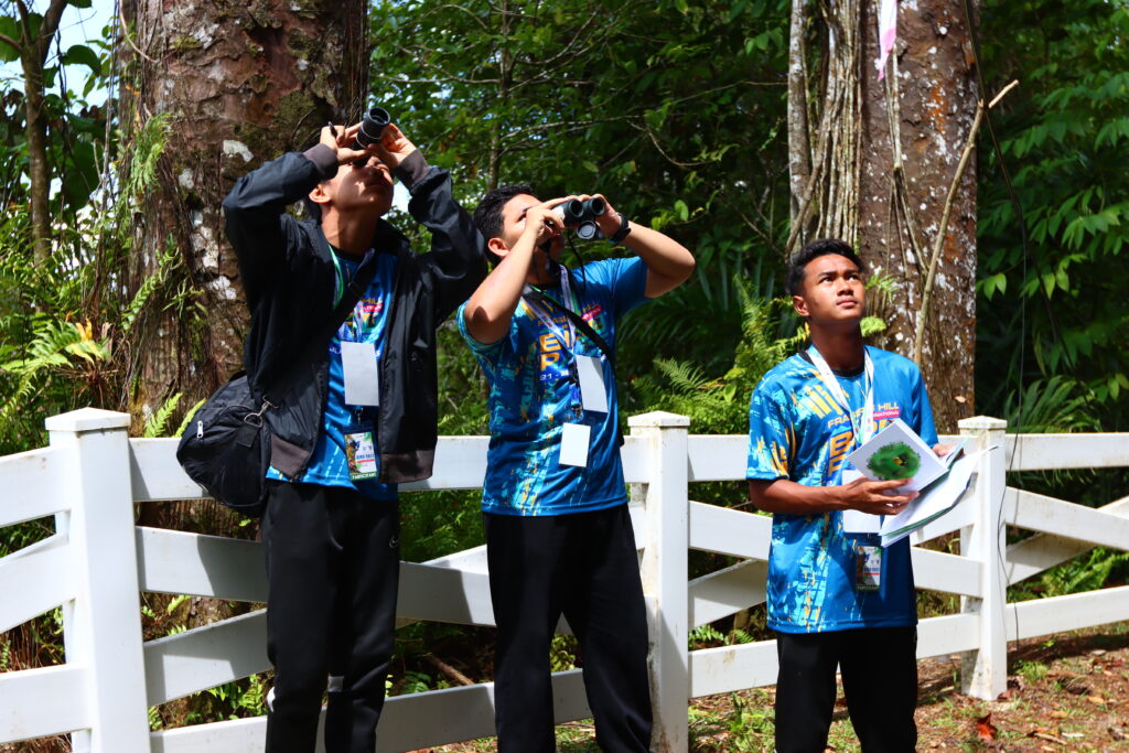 Img_2736 1 | Nmh a Group of Avid Birdwatchers Was Seen Identifying Bird Specie at the Fraser's Hill event