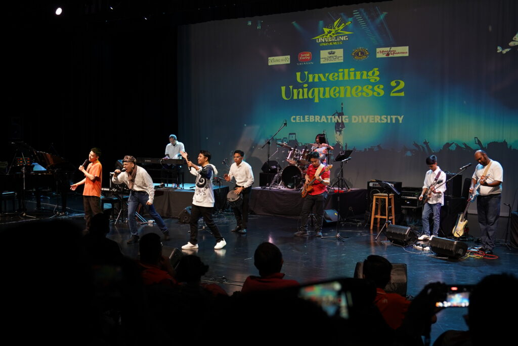 Persembahan 'old skool' rock pada malam tersebut.