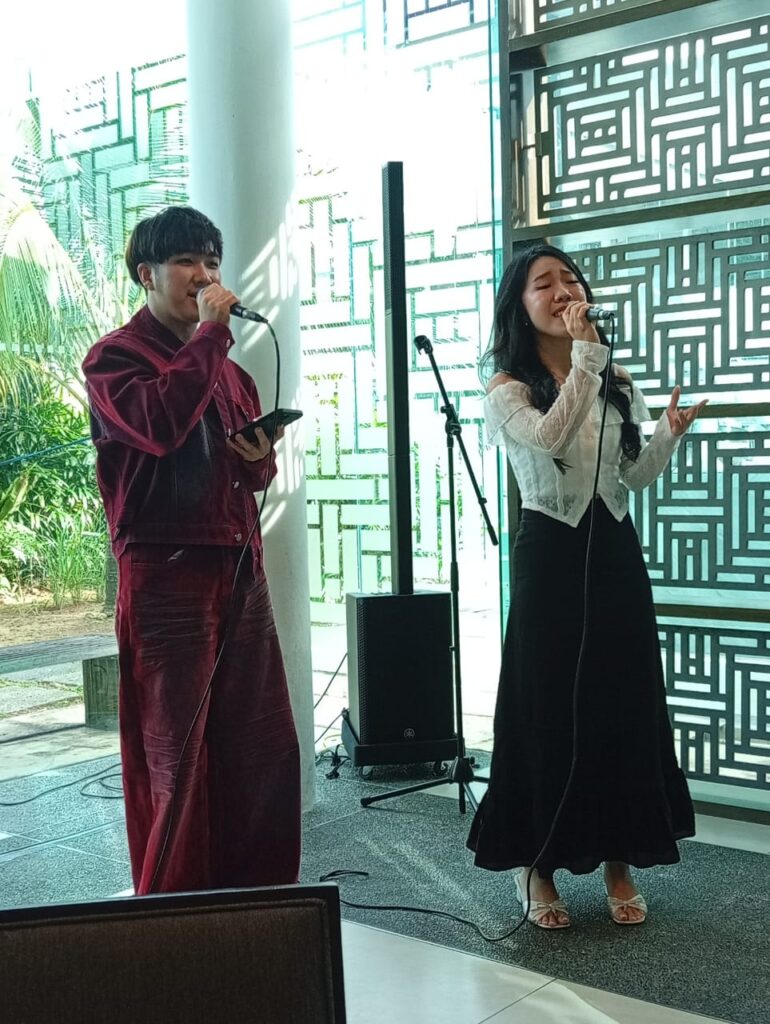 Lucas and Glenys - Nmh | Nmh Lucas Seorang Belia Neurodivert Yang Berbakat Menyanyi Dengan Penuh Perasaan Bersama Sahabatnya Glenys Lagu Duet' A Whole New World'.