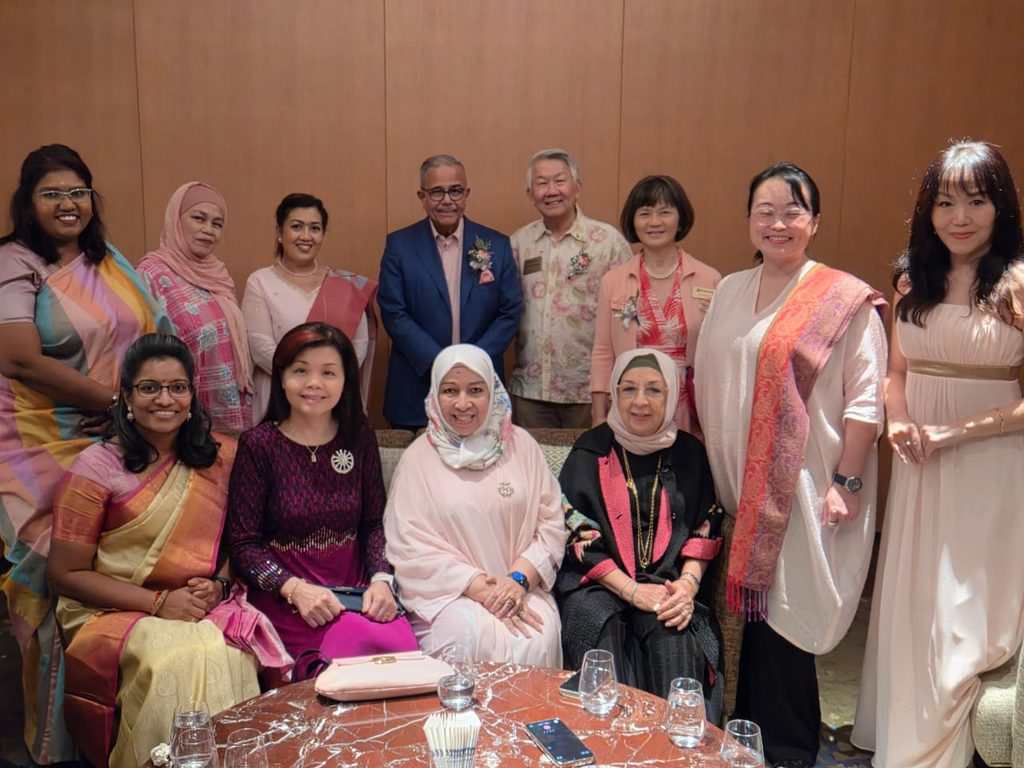 Datin Hasnah Abdul Rahman with founders and leaders of Kiwanis Malaysia at Anugerah Ibu Kiwanis 2026.