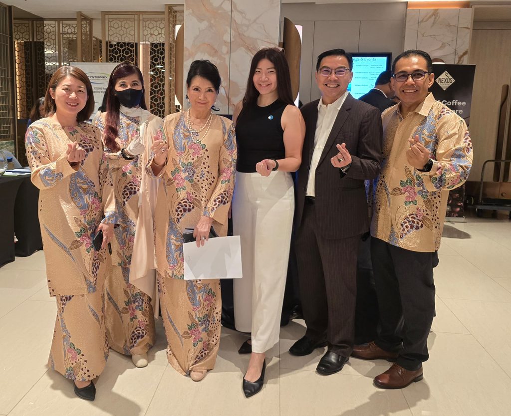 MAH Selangor board members and hospitality industry partners posing for a group photograph in Petaling Jaya.