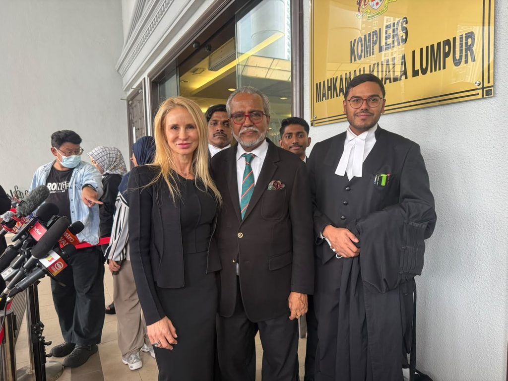 Shafee Co Stay of Execution | Nmh Members of Datuk Seri Najib Razak’s Legal Team Leave the Kuala Lumpur Court Complex After Wednesday’s Hearing, As the Defence Prepares to Take Its Bid for a Stay of Execution to the Court of Appeal.